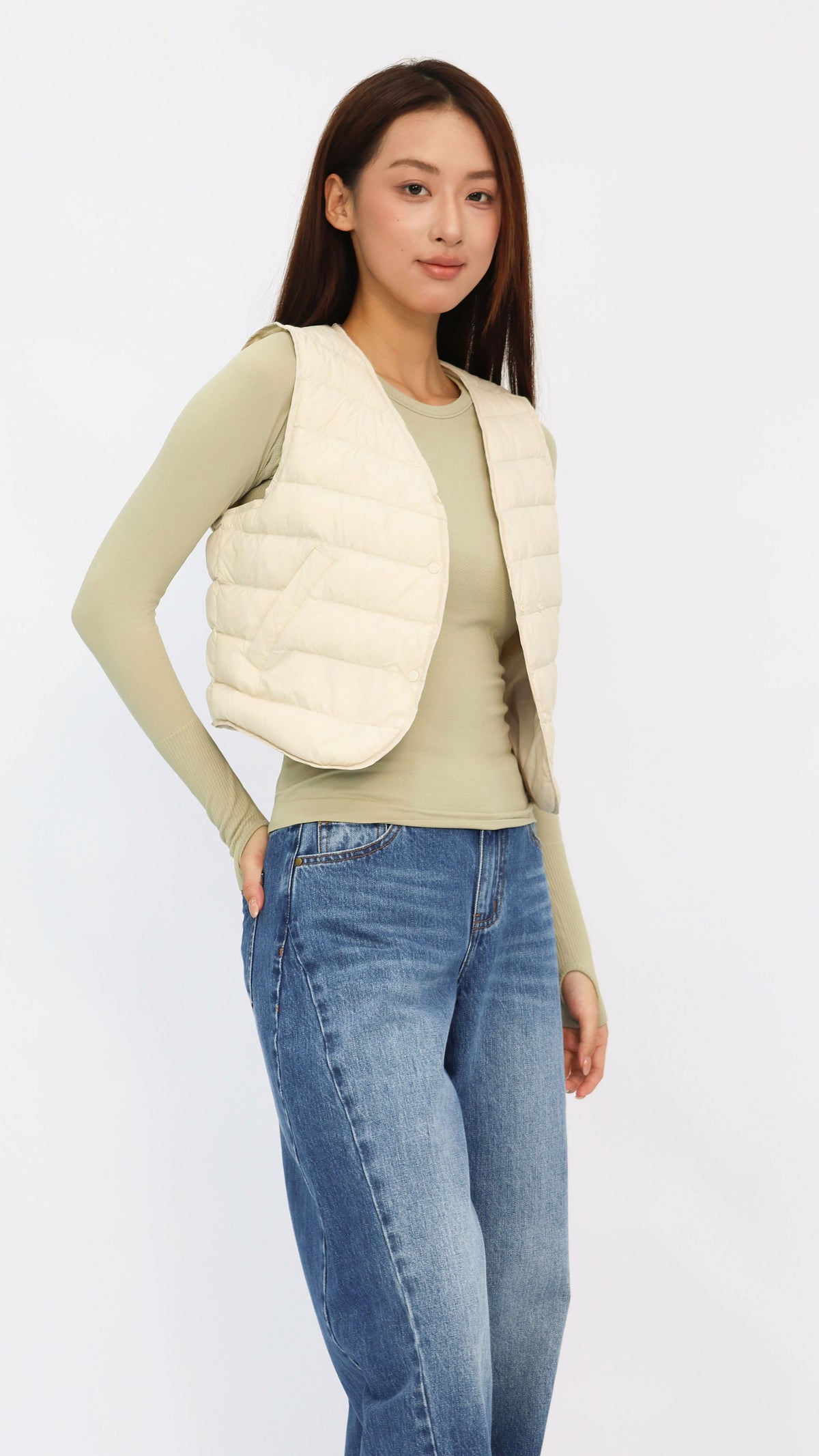 Cream V‑Neck Ultra Cropped Duck Down Vest