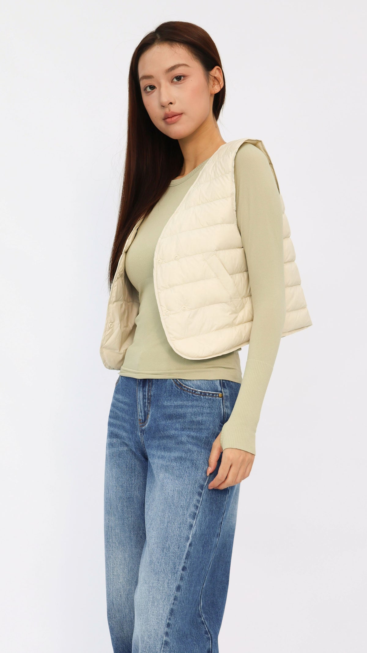 Cream V‑Neck Ultra Cropped Duck Down Vest